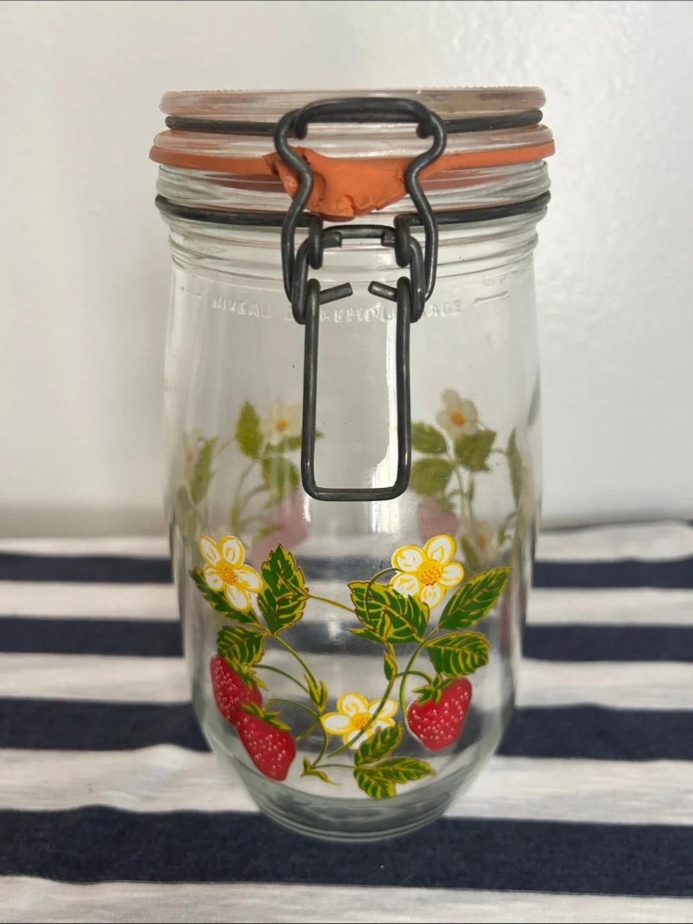 VINTAGE FRANCE Strawberry Blossom 1.5L